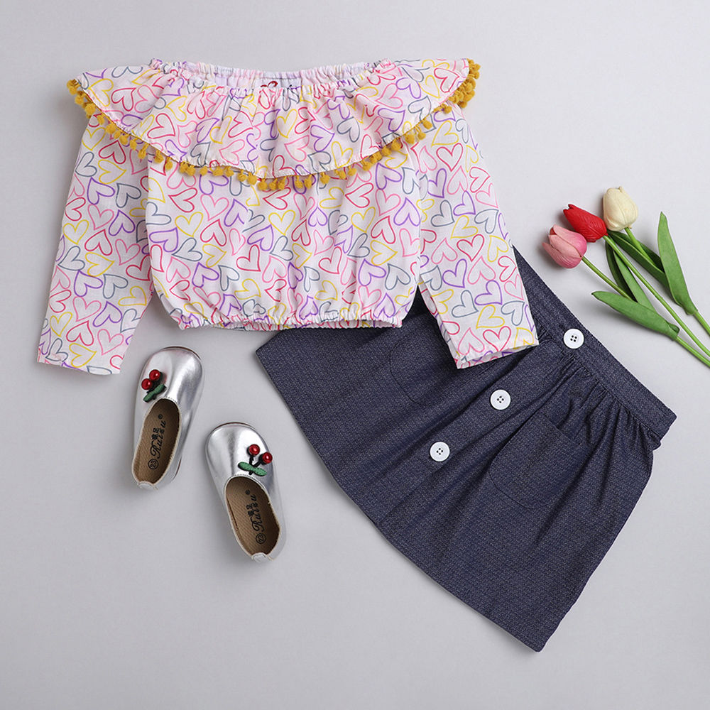 features material 100 viscose fit type loose the actual product 
features material 100 viscose fit type loose the actual product