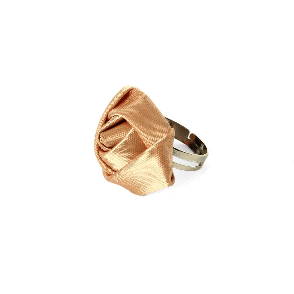 

dress your little girl in this lovely accessories and make