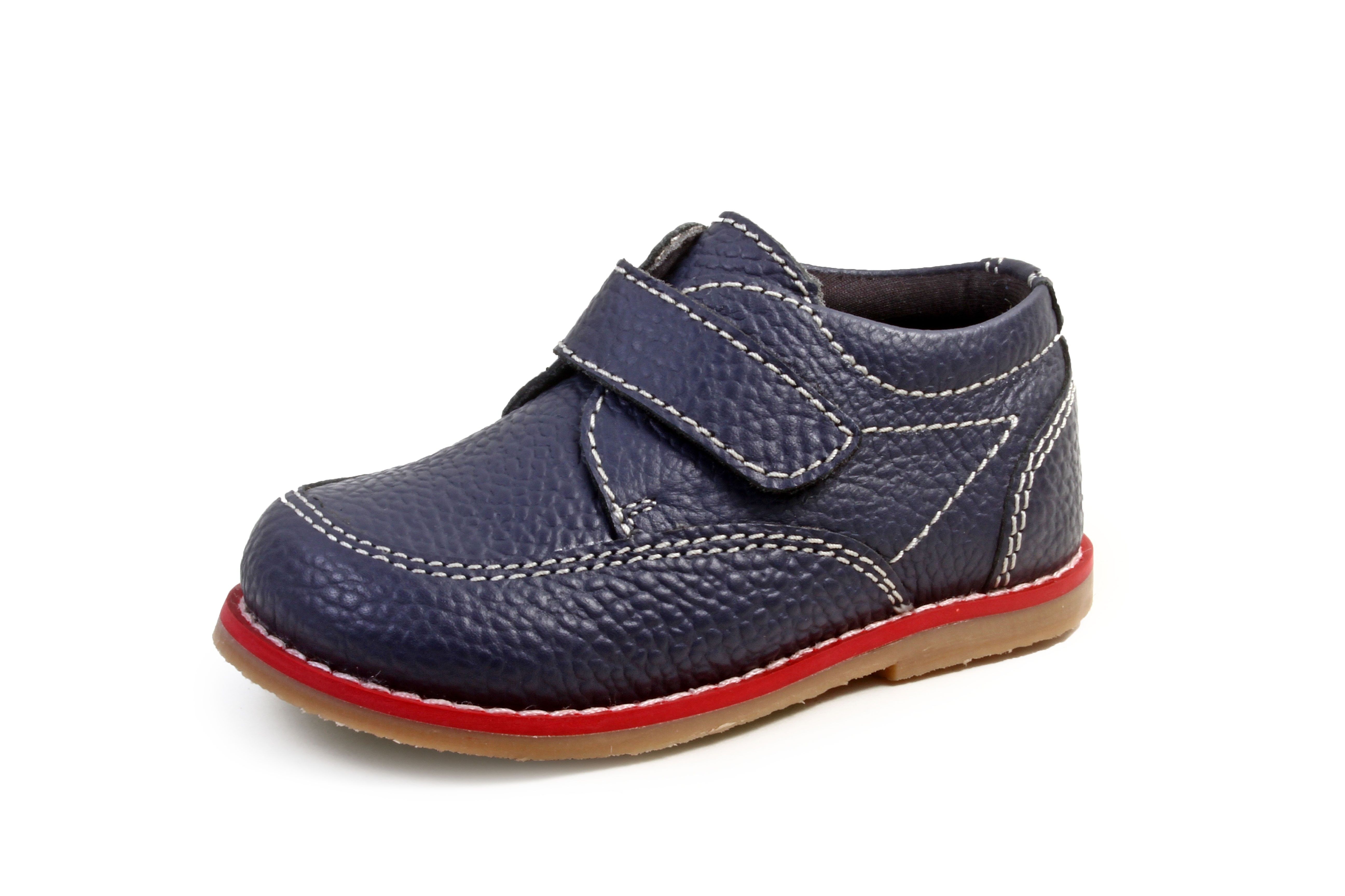 

beanz presents this trendy pair of casual boots for boys