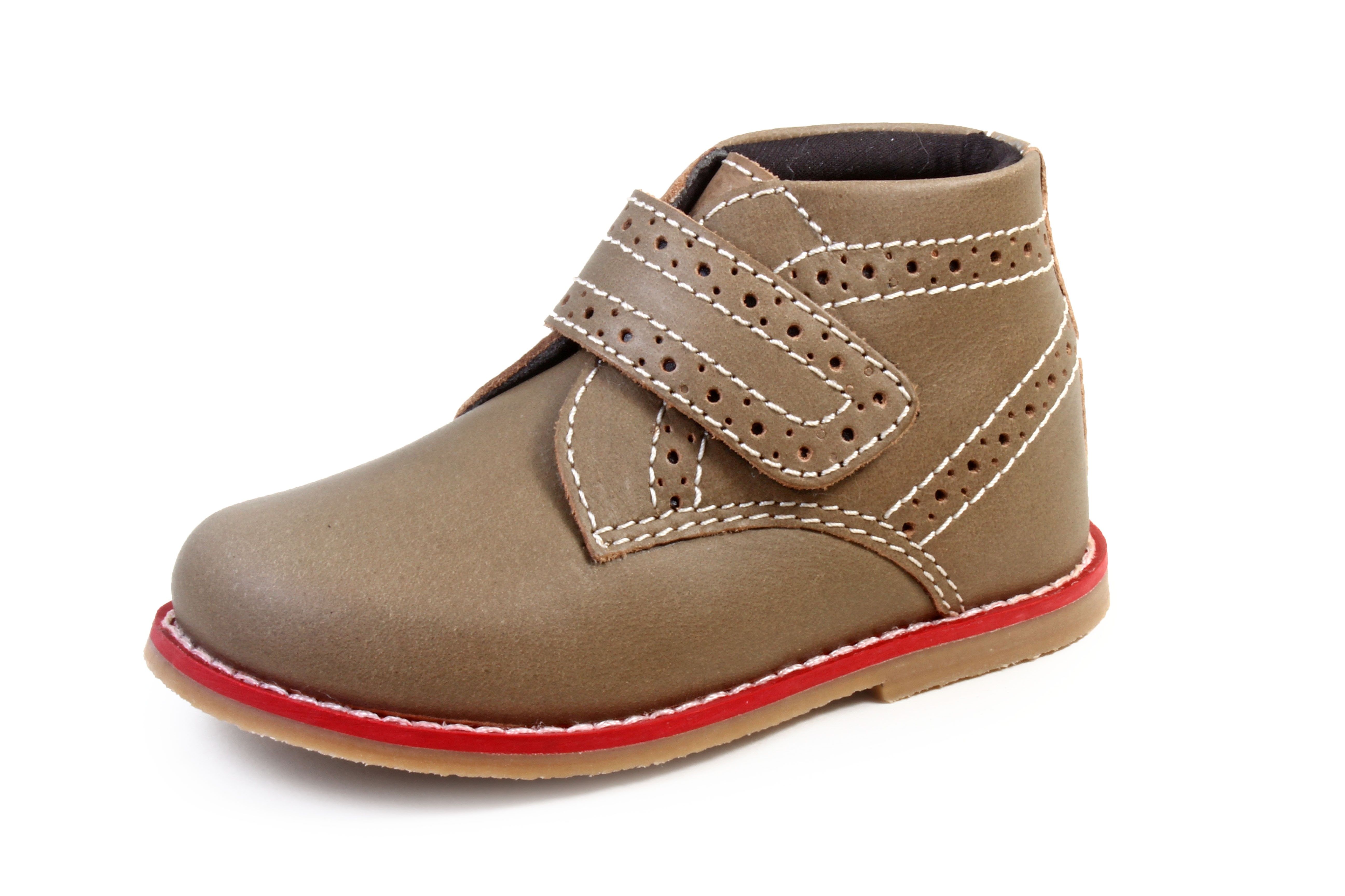 

beanz presents this trendy pair of casual boots for boys