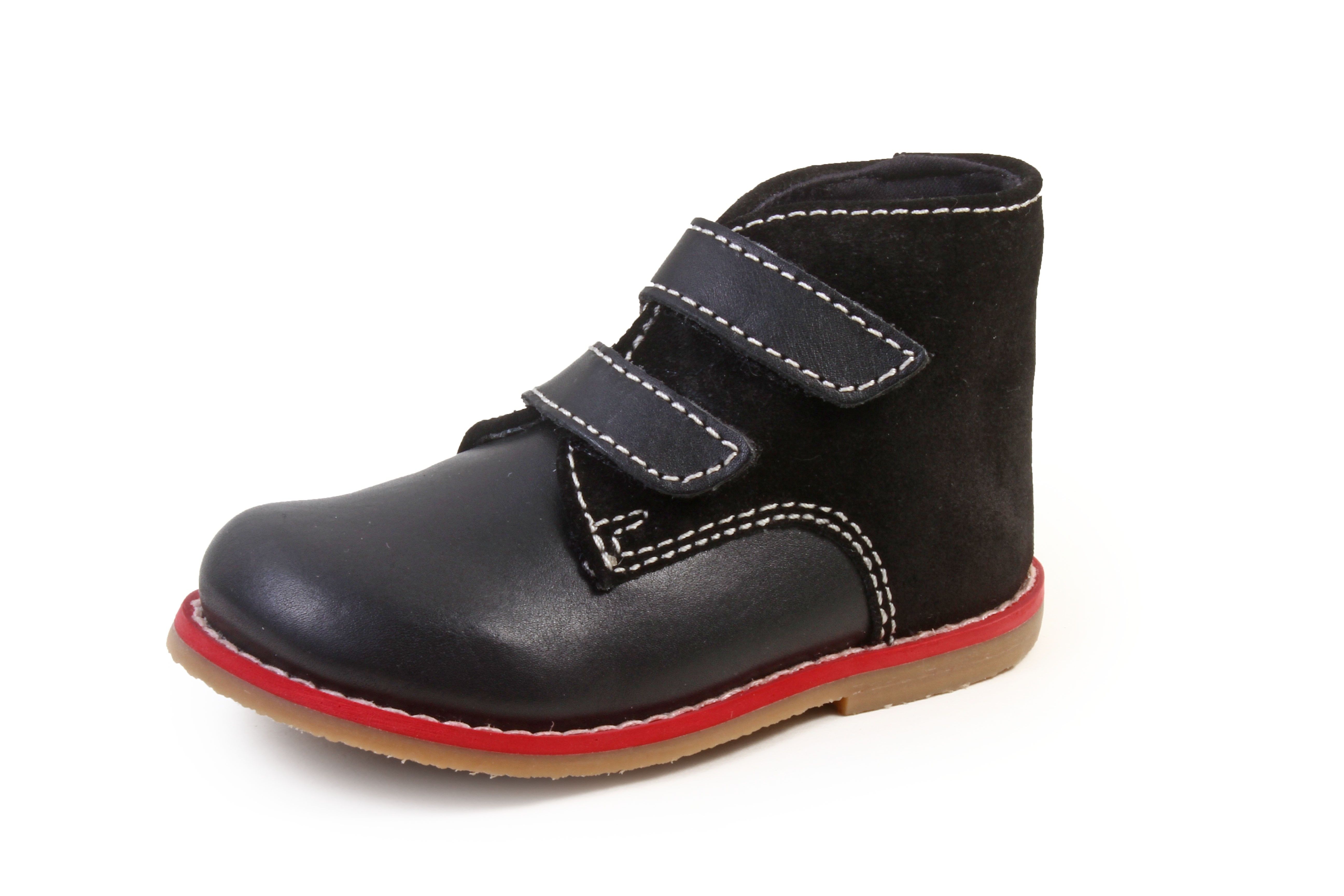 

beanz presents this trendy pair of casual shoes for boys