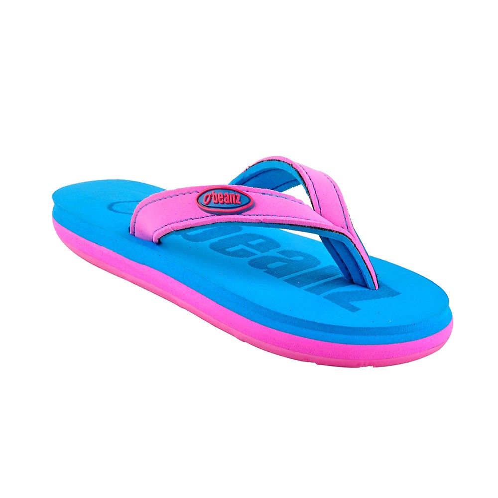 

with a classic design this pair of trendy flip flops