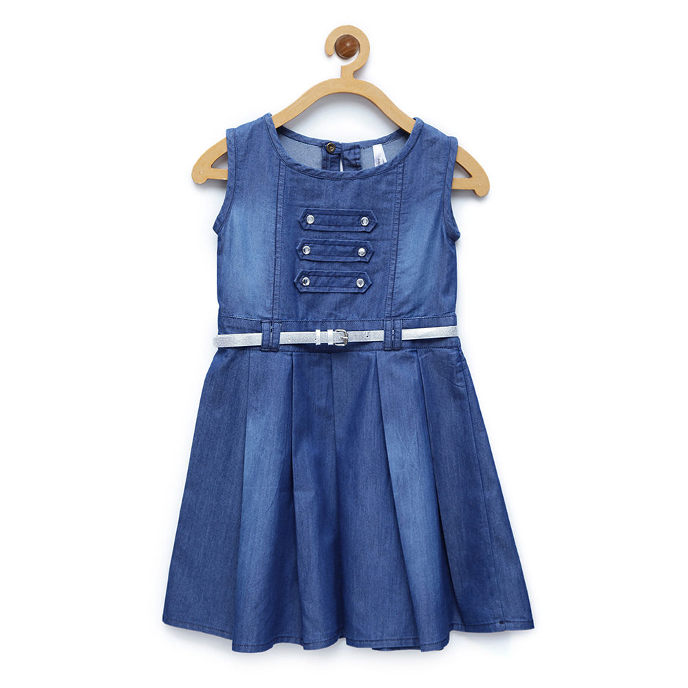 

features fabric denim round neck sleeveless actual product may slightly