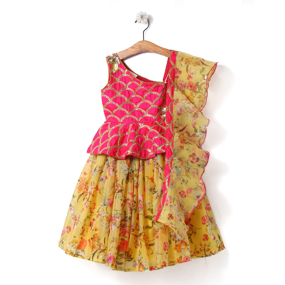 

features fabric organza actual product may slightly vary what s