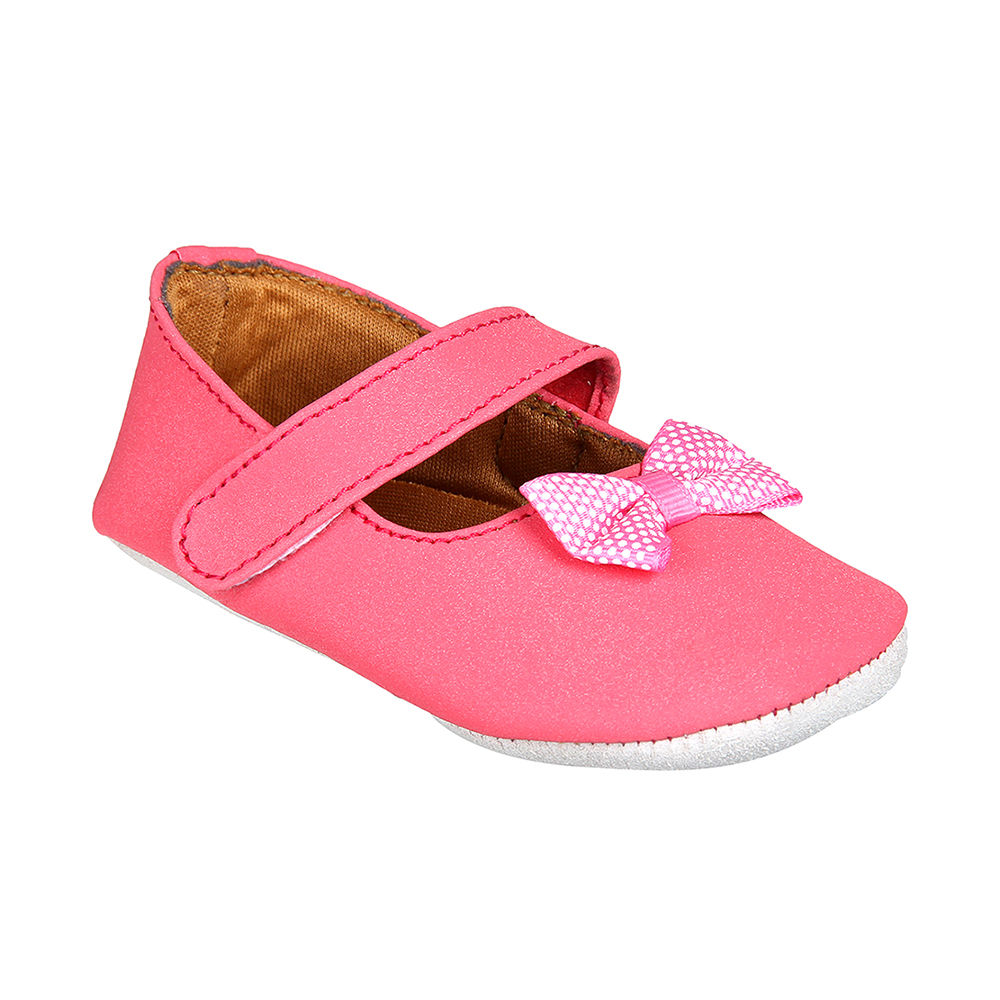 

features fastening strap material synthetic leather sole material rubber the