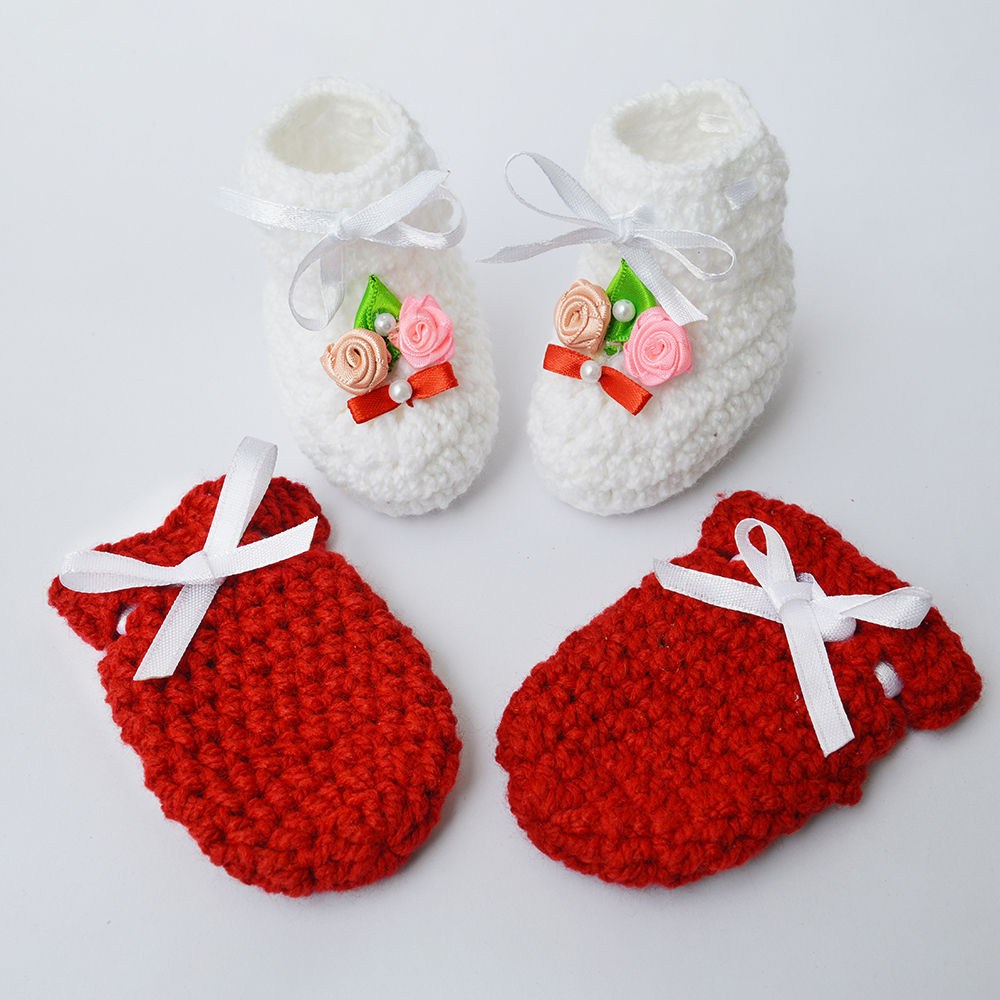 

features age upto 6 months material 100 wool the actual