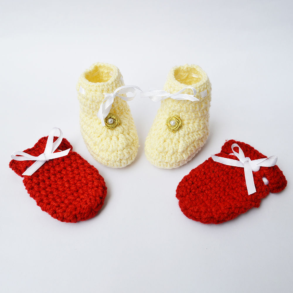 

features age upto 6 months material 100 wool the actual