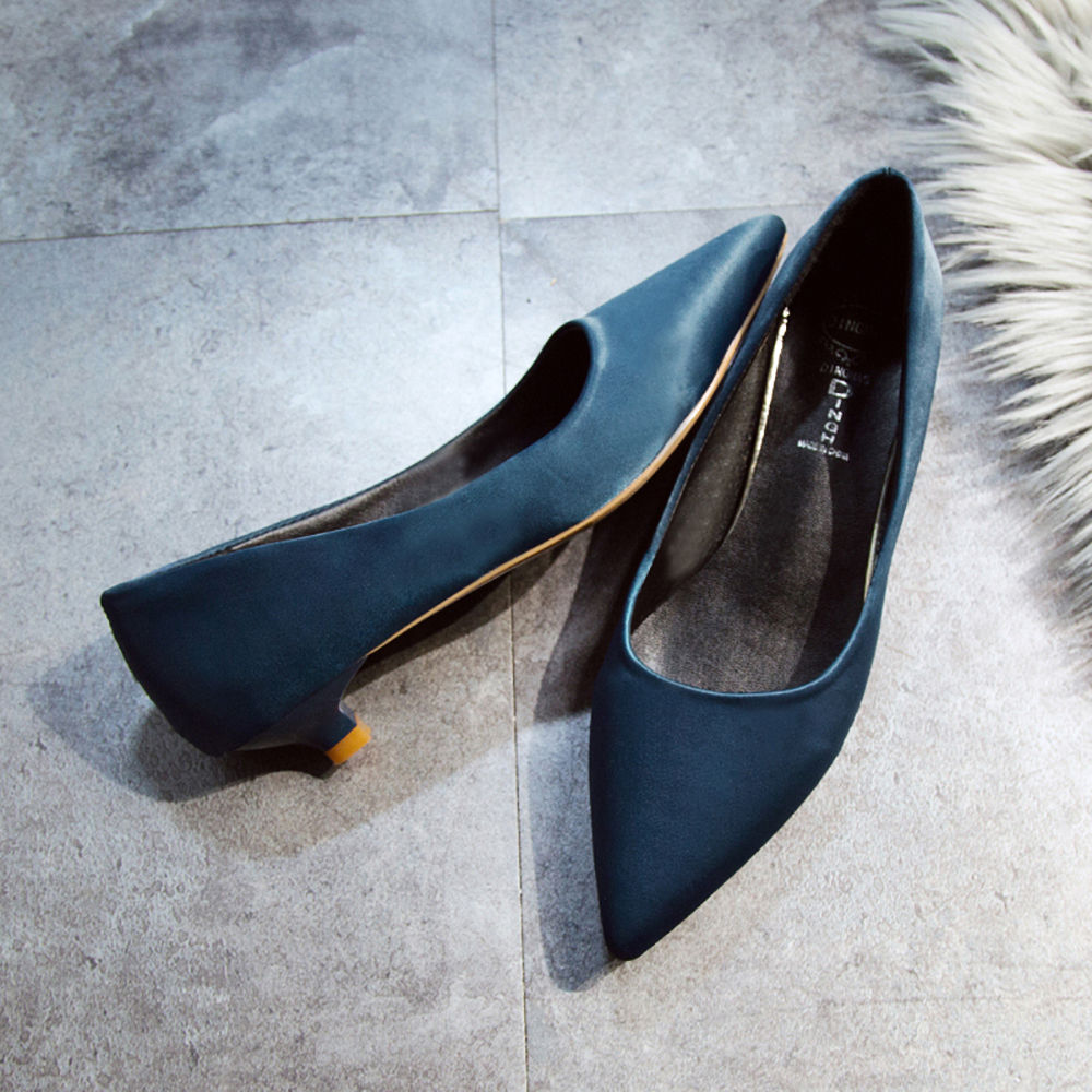 pointed toe kitten heel pumps