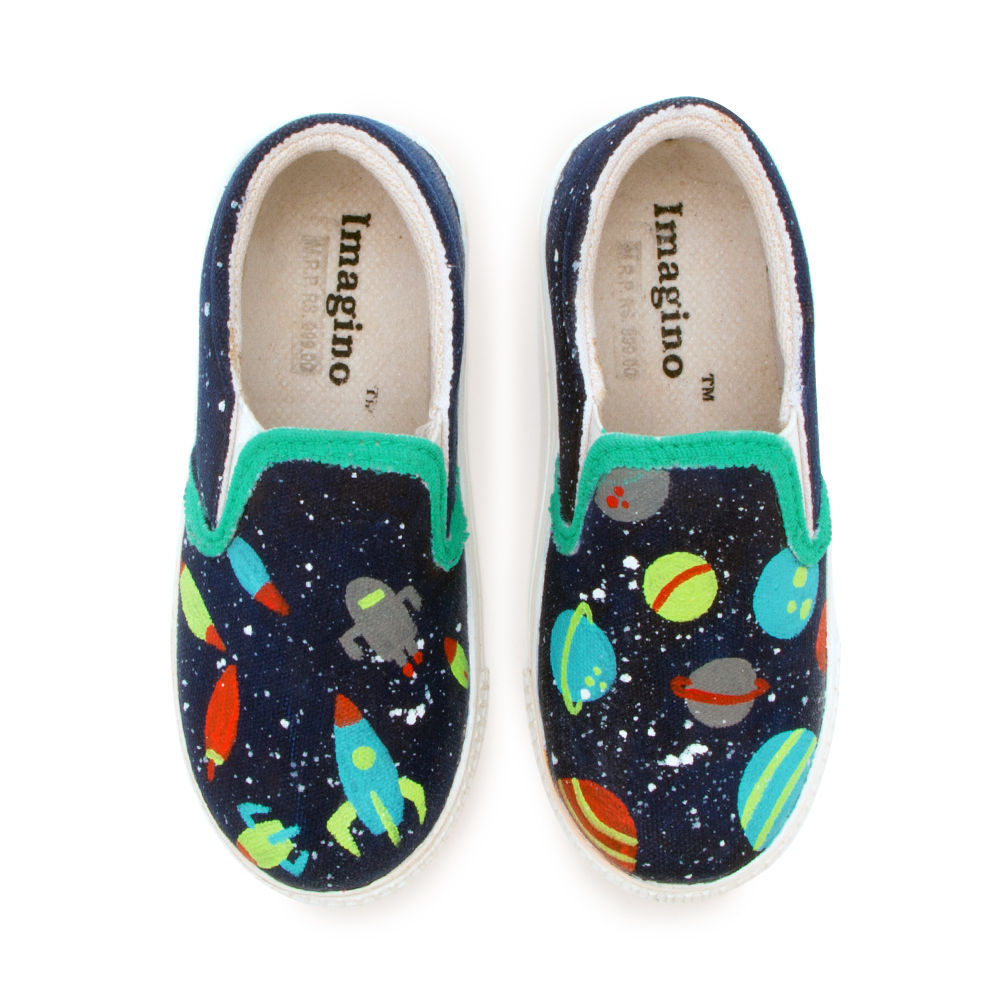 

features upper material canvas sole material rubber the actual product