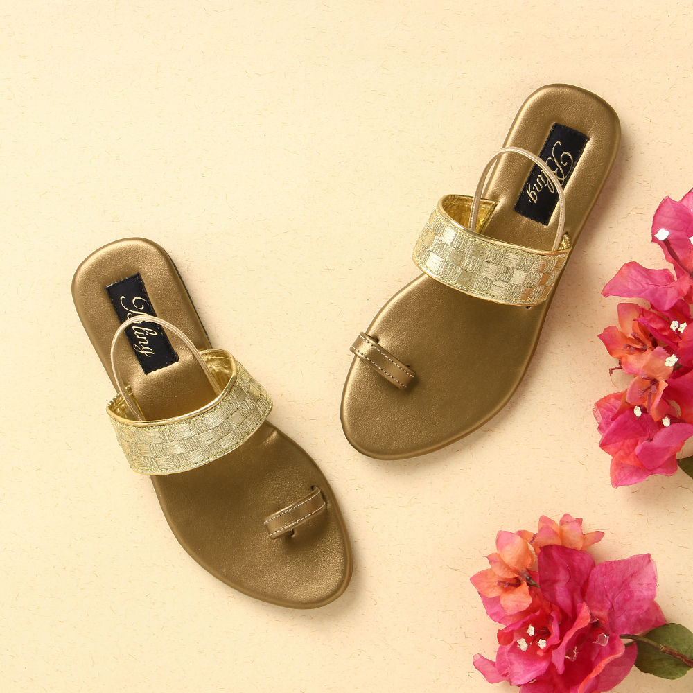 

features upper material artificial leather sole material pvc the actual