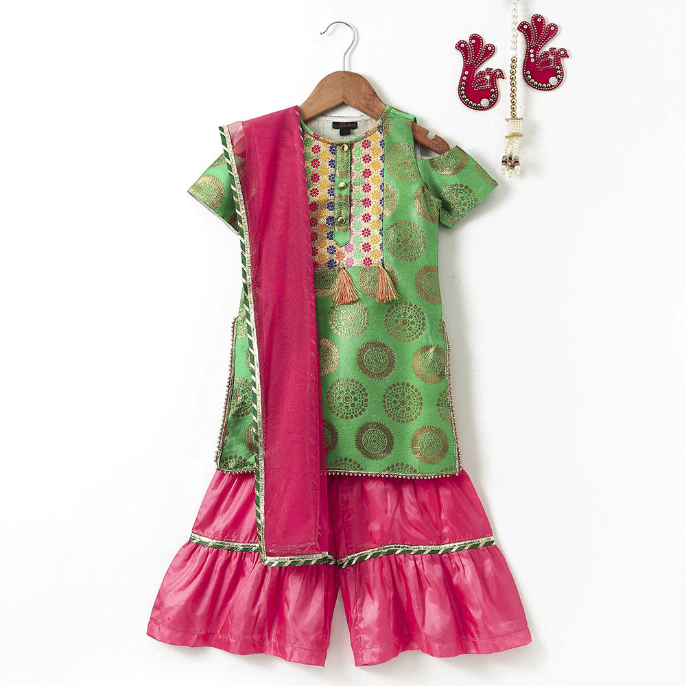 

features material silk brocade the actual product may differ slightly