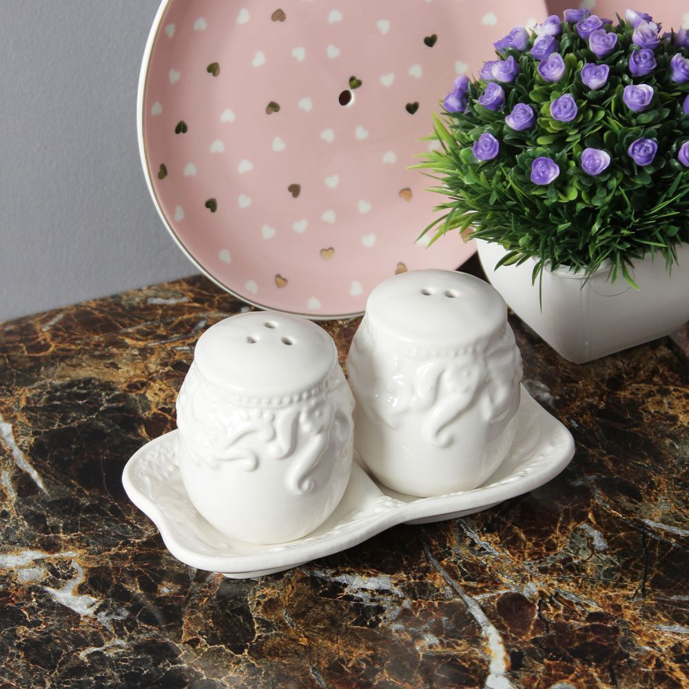 salt and pepper hat stand