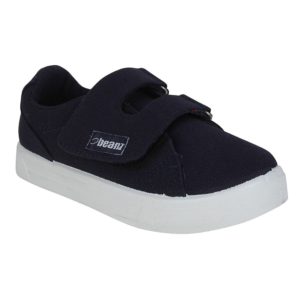 

features fastening strap upper materiel canvas sole material pvc in