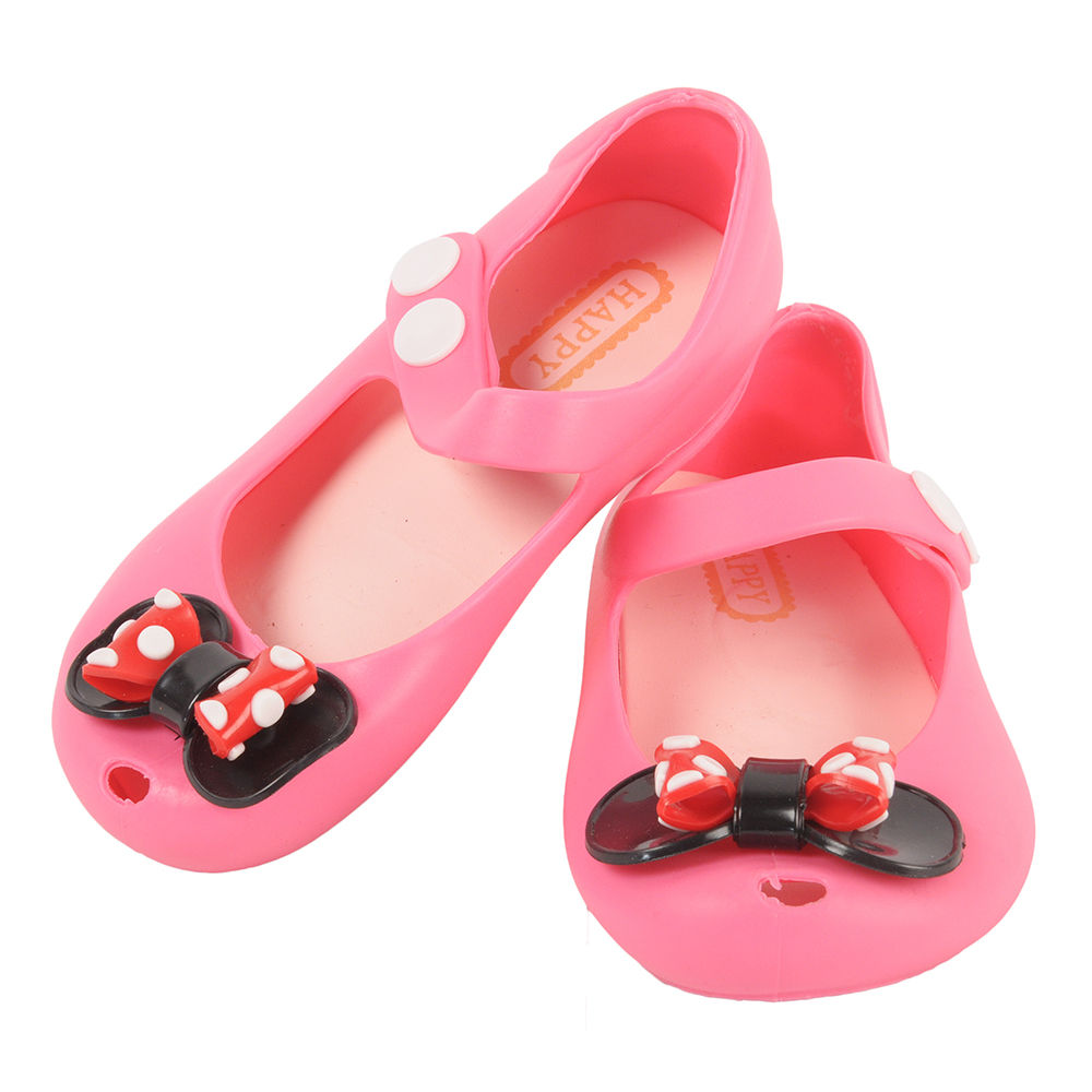

features closure snap button material composition rubber what s included