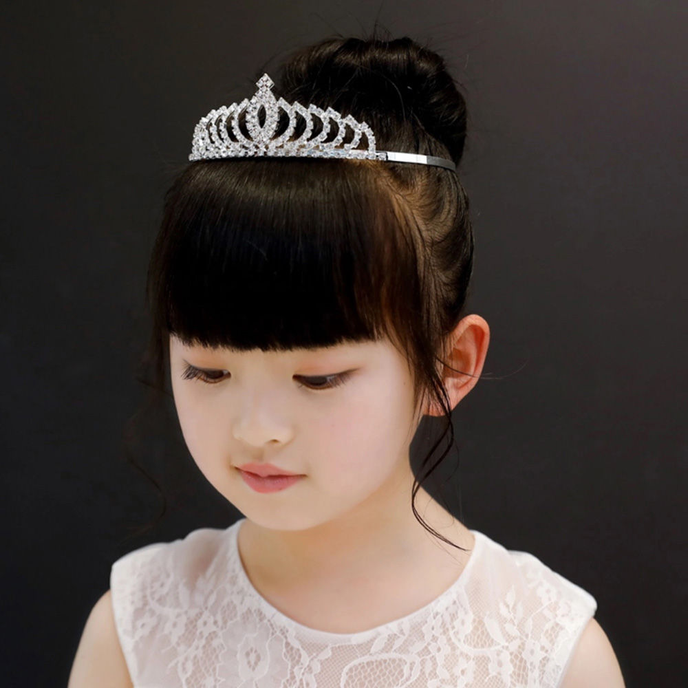 girl in tiara