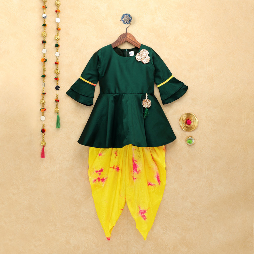 

features material silk fit type regular the actual product may