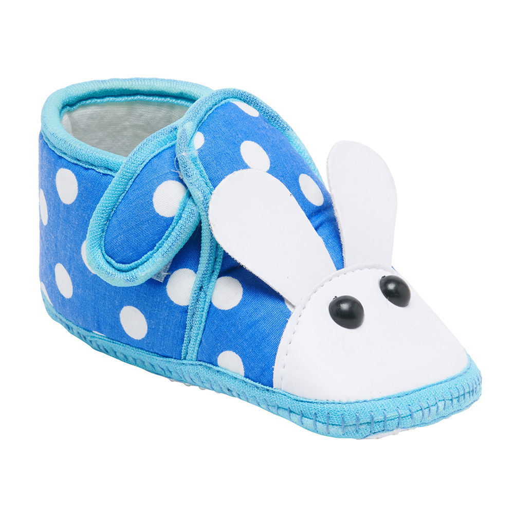 

features upper material fabric sole material fabric the actual product