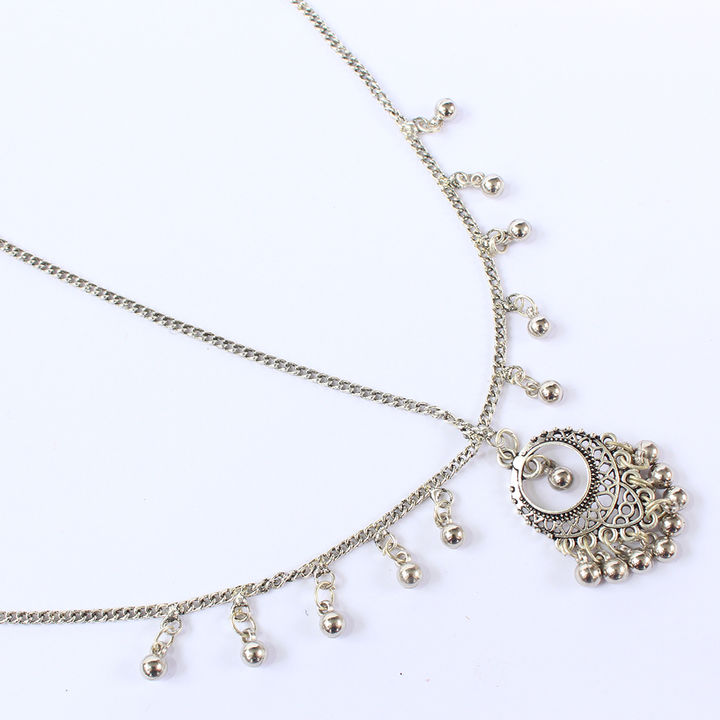 Buy Maang Tikka Ethnic Oxidized Crescent Daamni Online 275 Hopscotch The maang tikka is also believed to ward off any evil that may harm the new bride and prevent her from any negative energy.