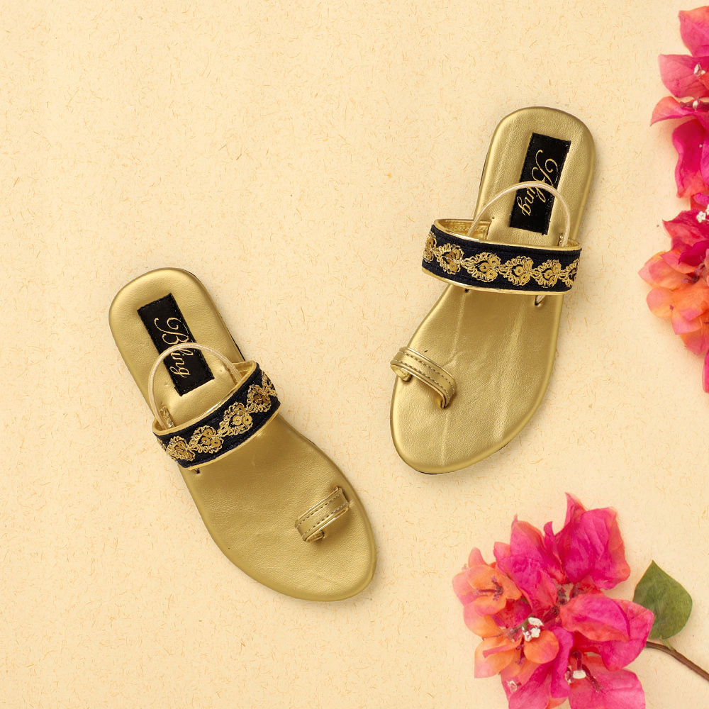 

features upper material fabric sole material pvc the actual product