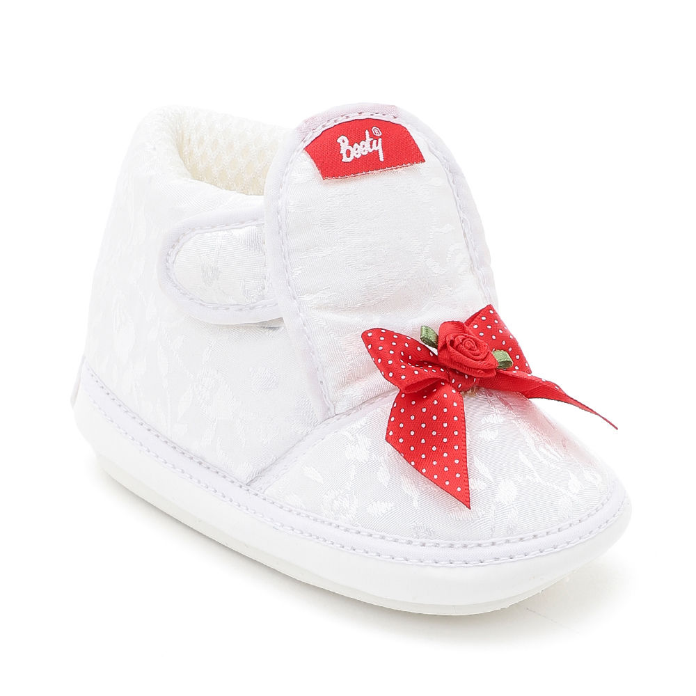 

features material composition foam padded fabrics makes noise while walking