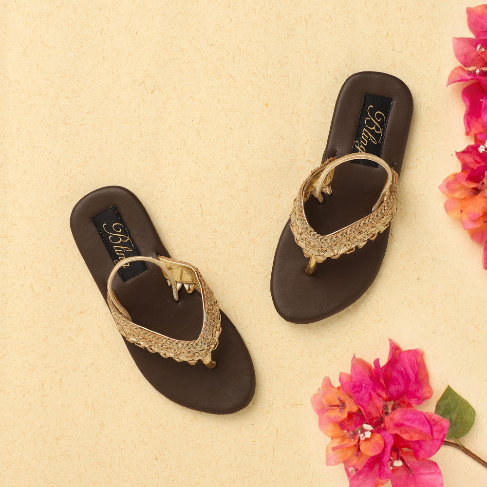 

features upper material fabric sole material pvc the actual product