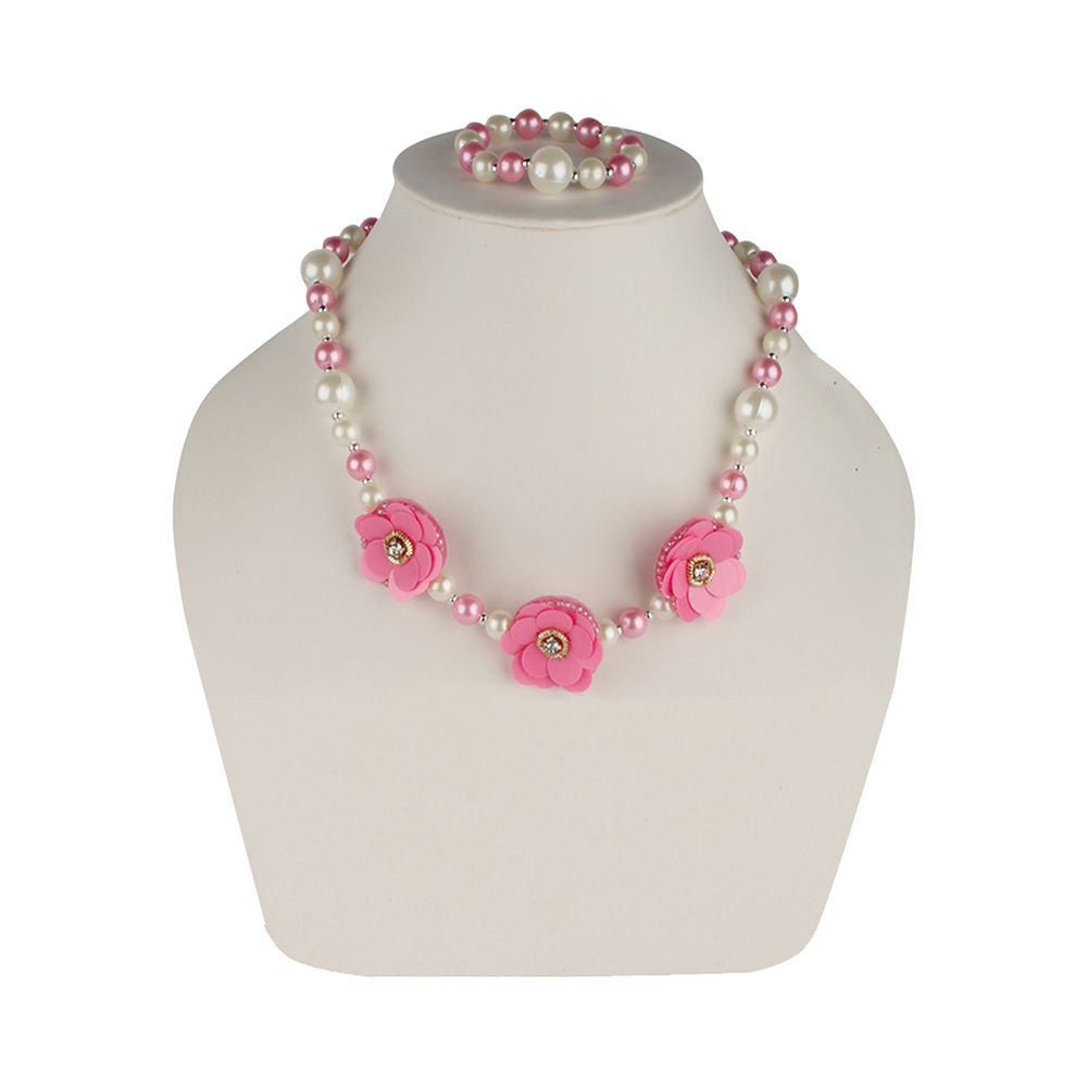 

dress your little girl in this lovely accessories and make