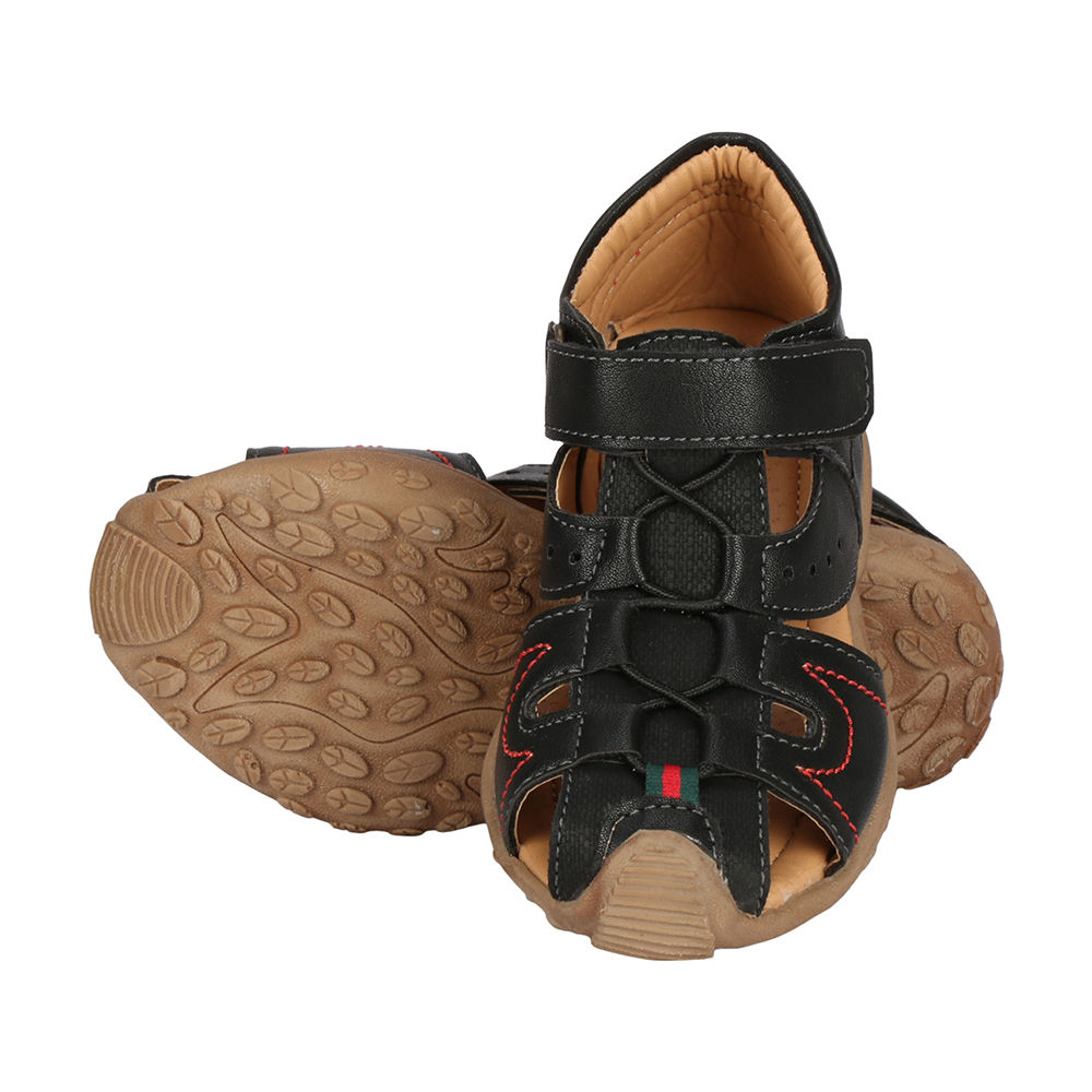 

spoil your little lad with this pair of fisherman sandals