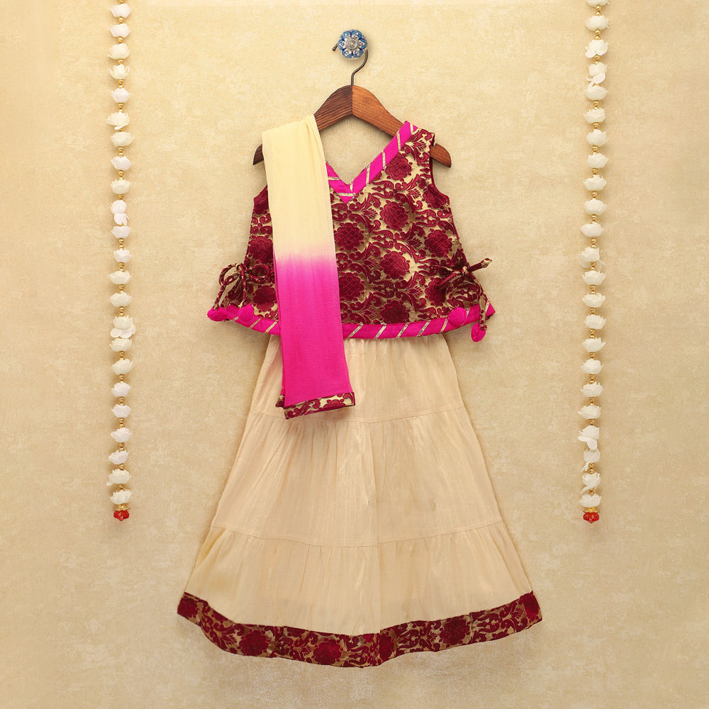 

features fabric brocade dupion stylish and elegant comfortable to wear
