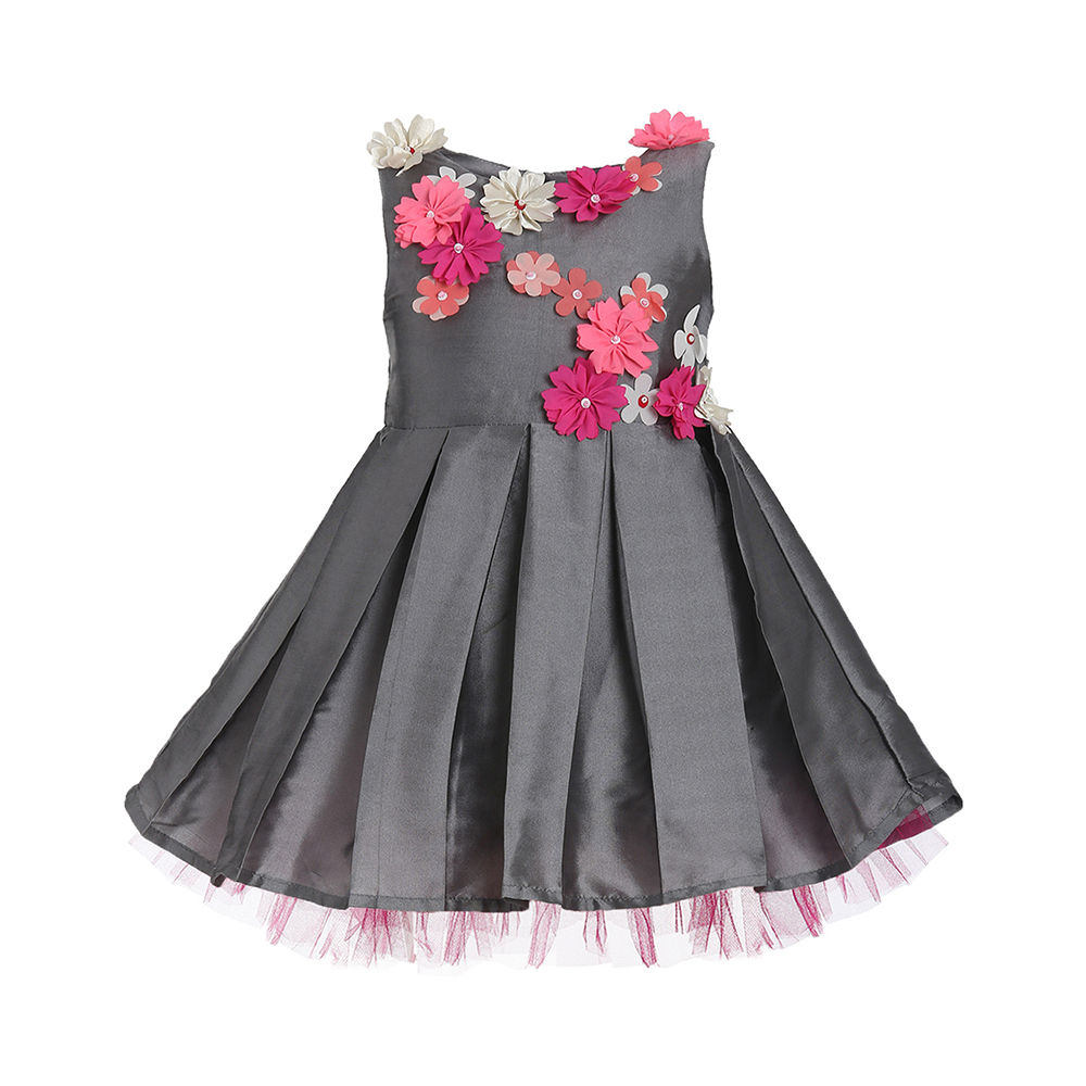 

features material poly taffeta with 100 cotton lining the actual