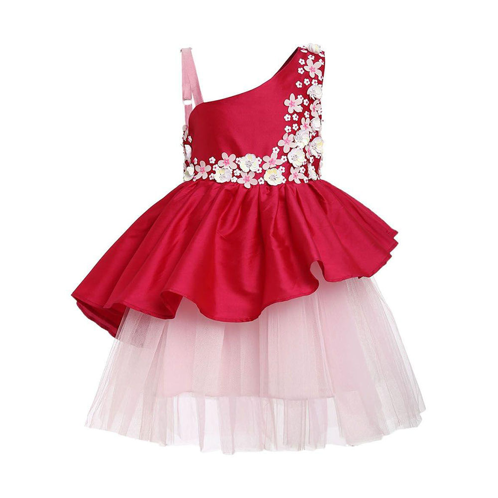 

features material taffeta net with cotton linning the actual product