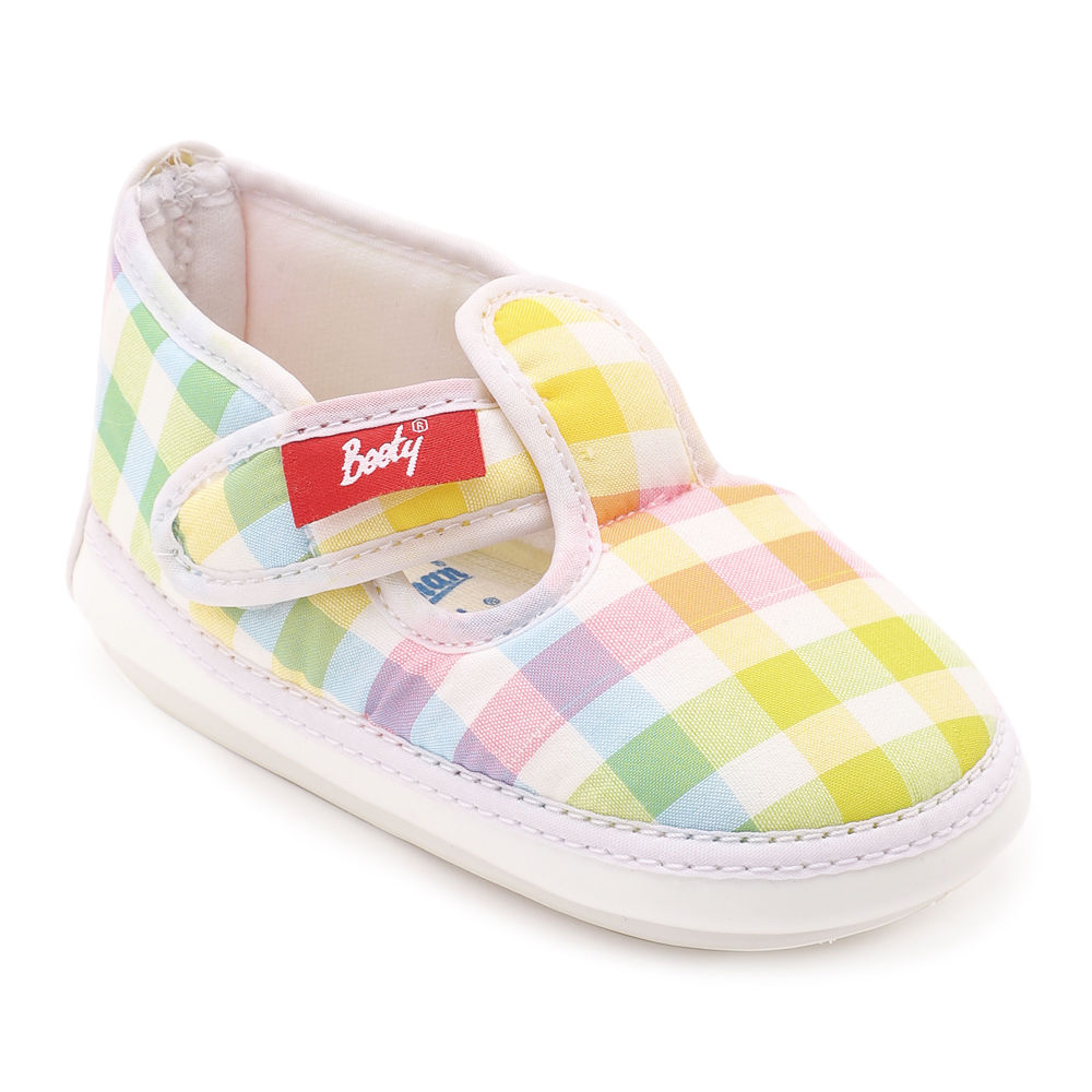 

features material composition foam padded fabrics makes noise while walking