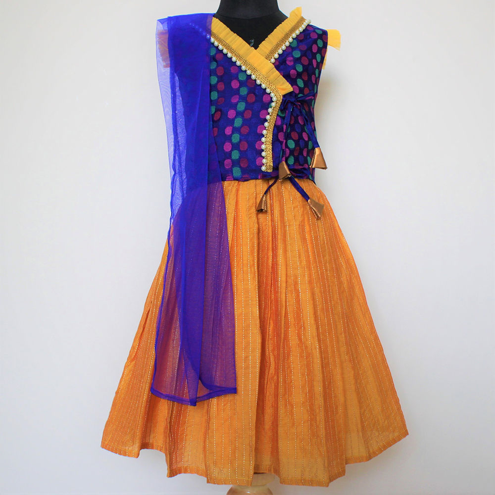 

features material composition 40 cotton silk and 60 net the