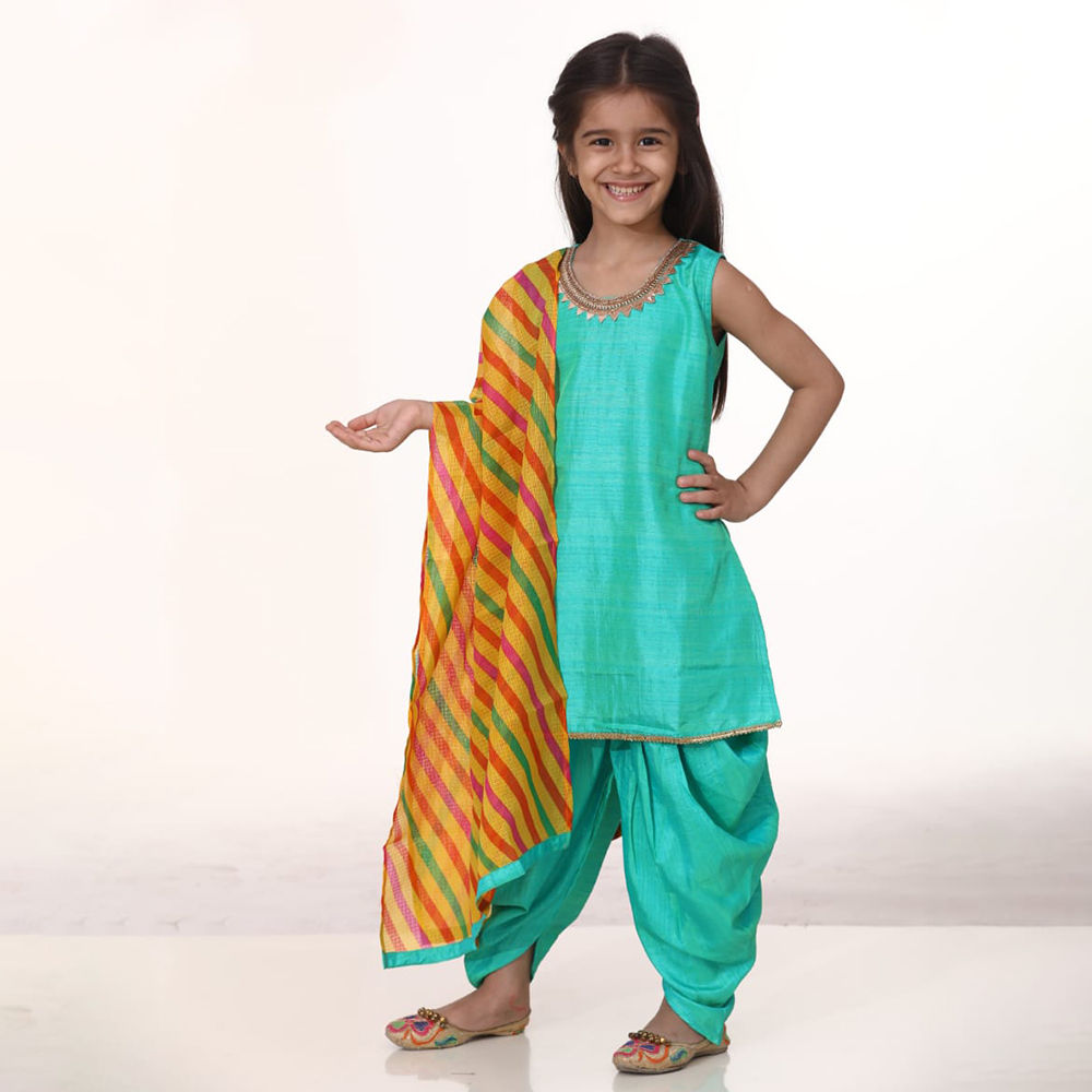 

features fabric silk blend actual product may slightly vary what
