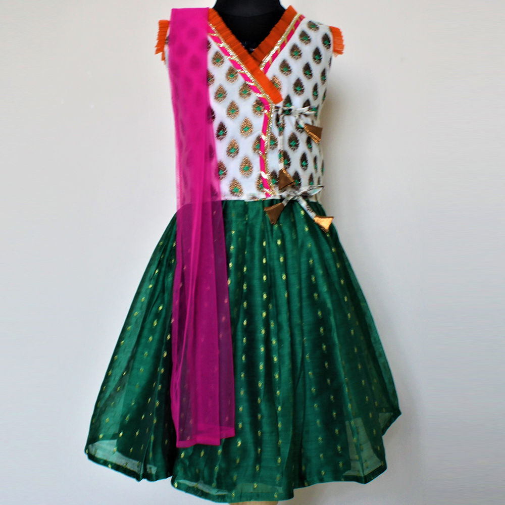 

features material composition 20 brocade and 70 cotton silk and