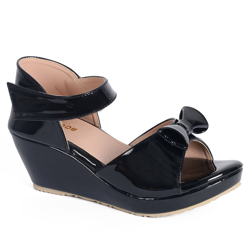 

features upper material synthetic material sole material vulcanized rubber the