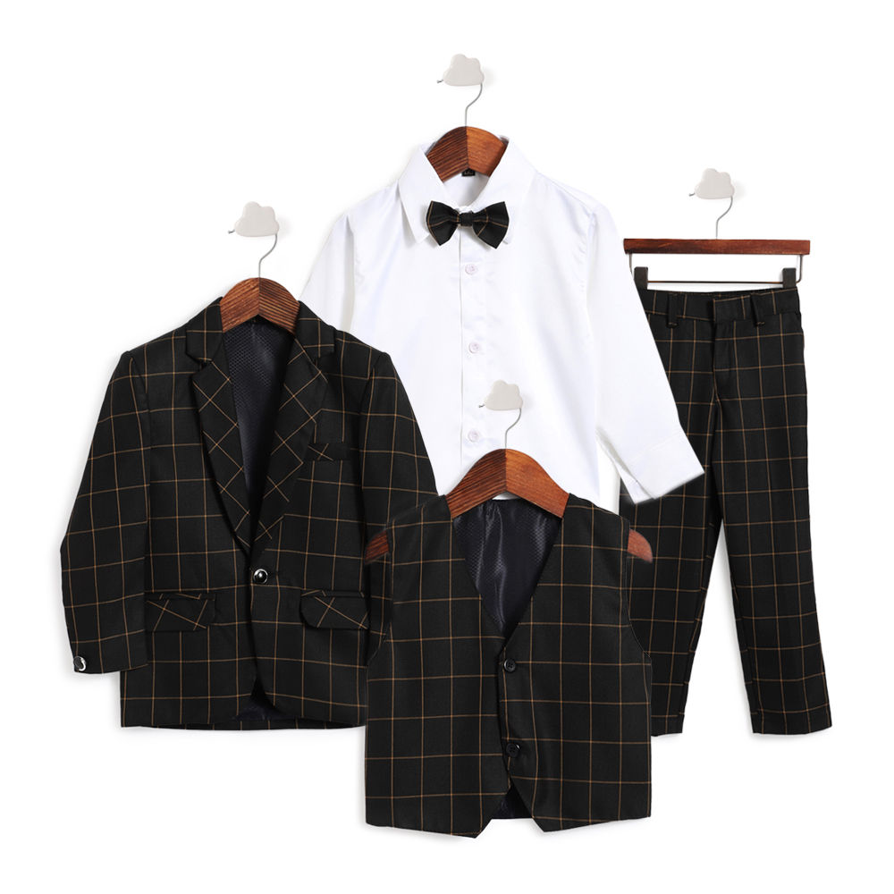 

this coat set of jeetethnics is a stylish wear for