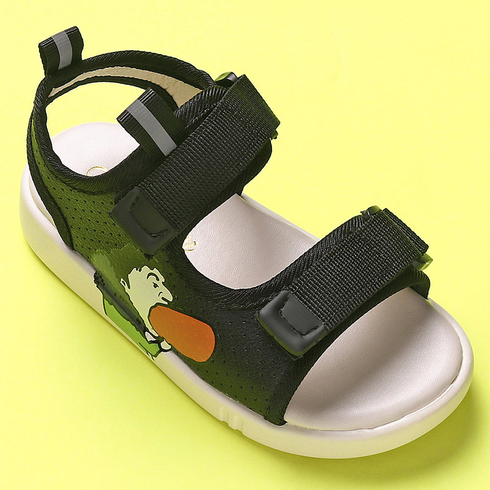 

features upper material synthetic sole material tpr the actual product