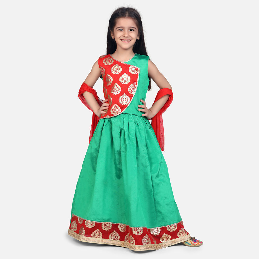 

features material 100 silk blend the actual product may differ