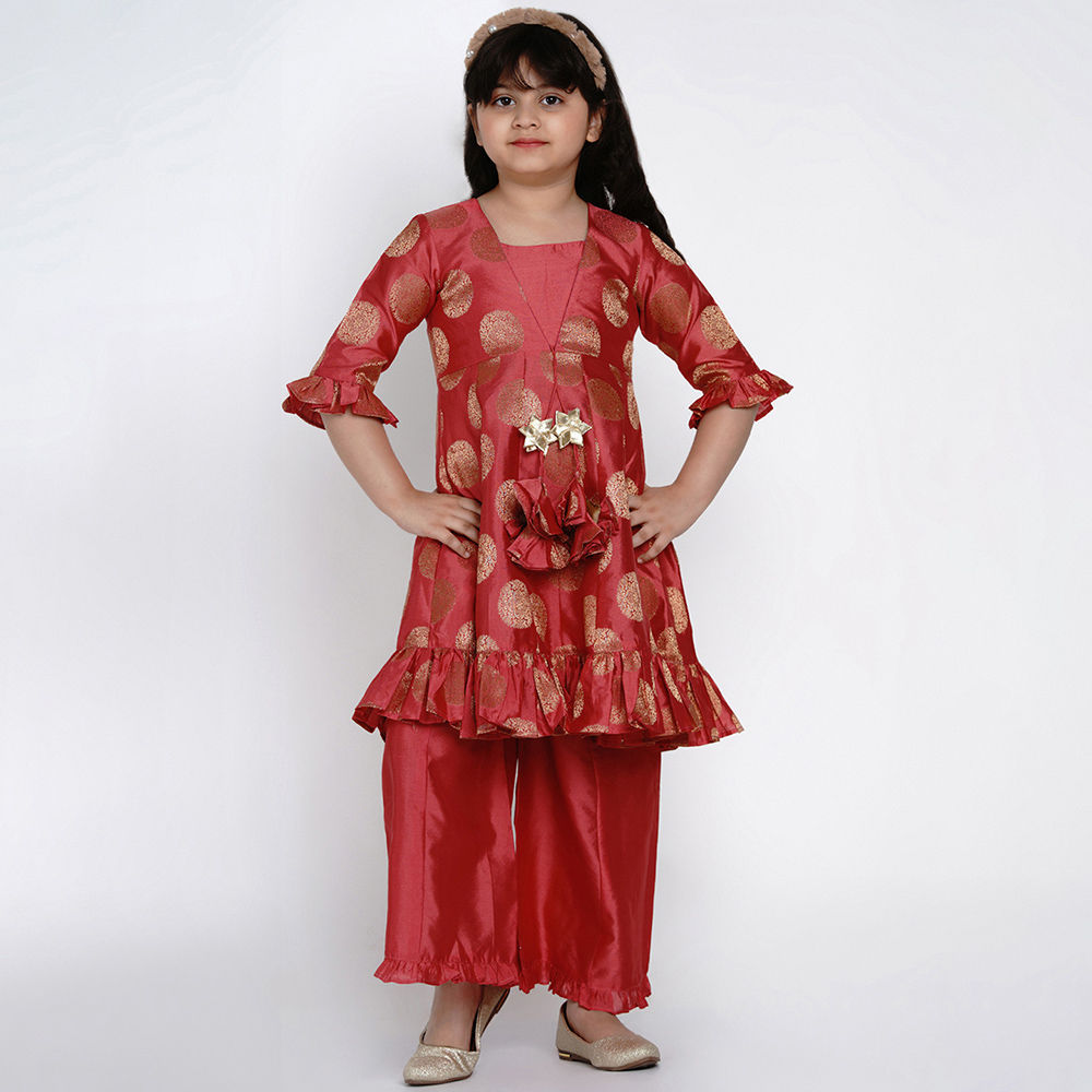 

features material silk blend the actual product may differ slightly