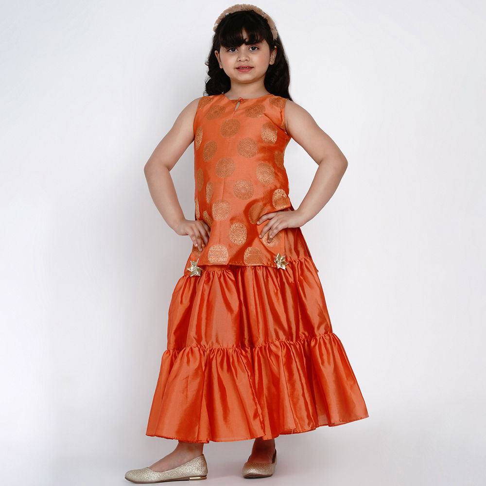 

features material silk blend the actual product may differ slightly