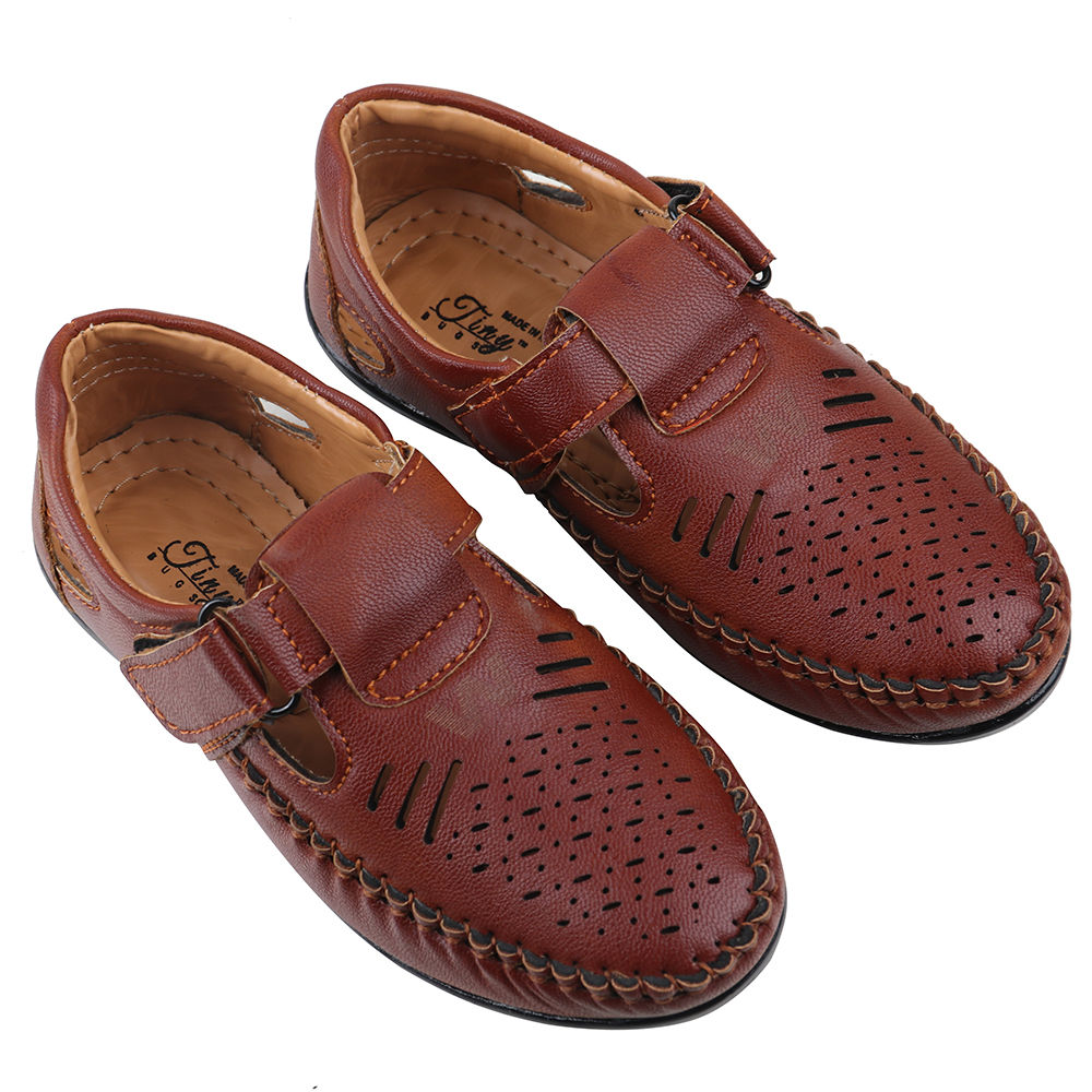 

features material composition synthetic leather the actual product may differ