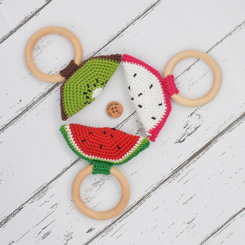 

he plasic ball with the rattle ball inside seizes every