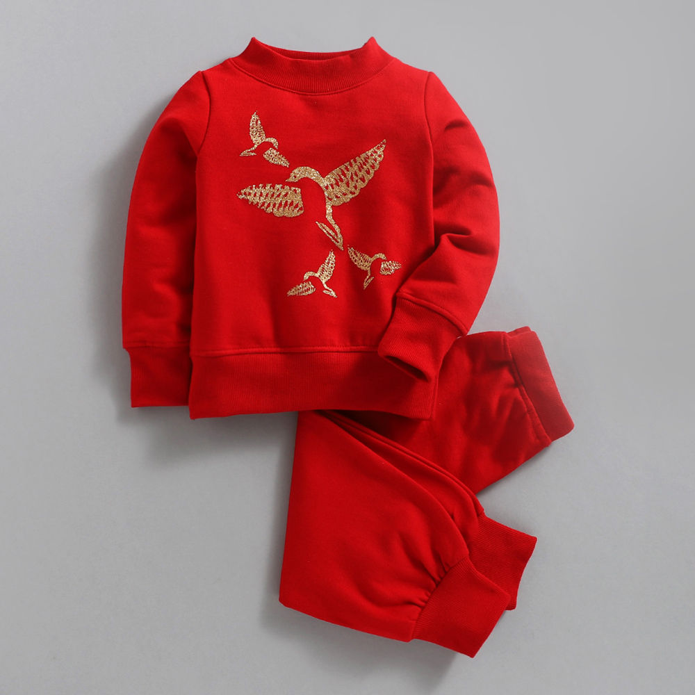 

features material 100 polyester the actual product may differ slightly
