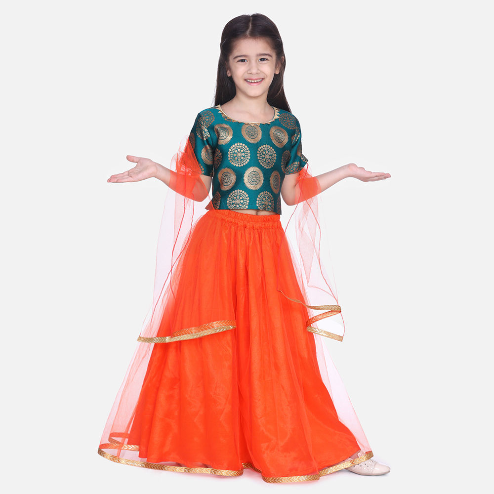 

features material silk blend the actual product may differ slightly