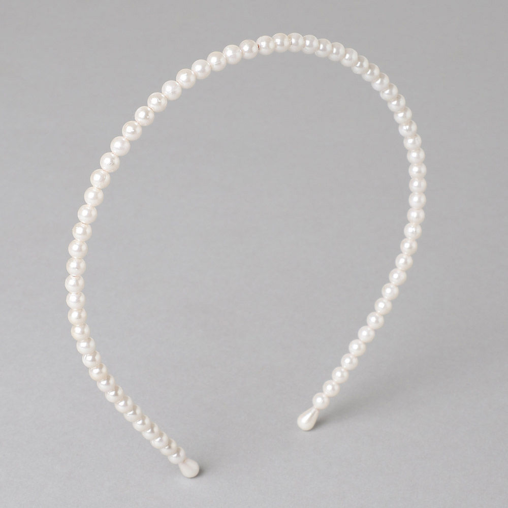 

ress your little girl in this lovely accessories and make