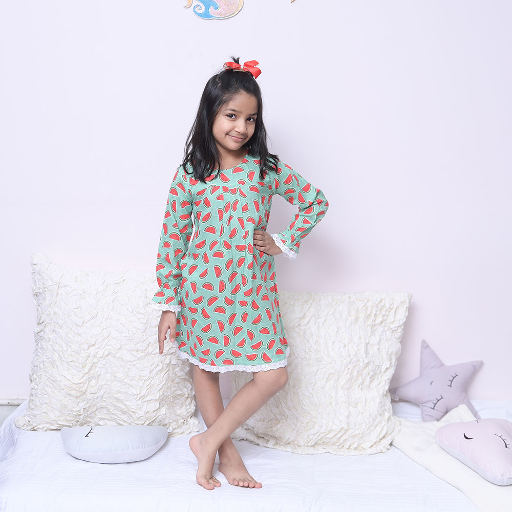 

features material 65 cotton and 35 polyester the actual product