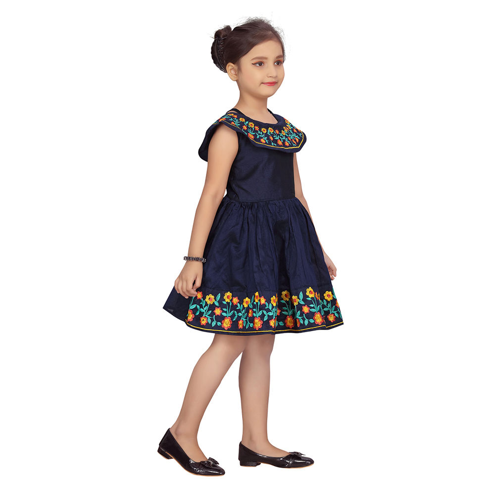 

features material silk the actual product may differ slightly in