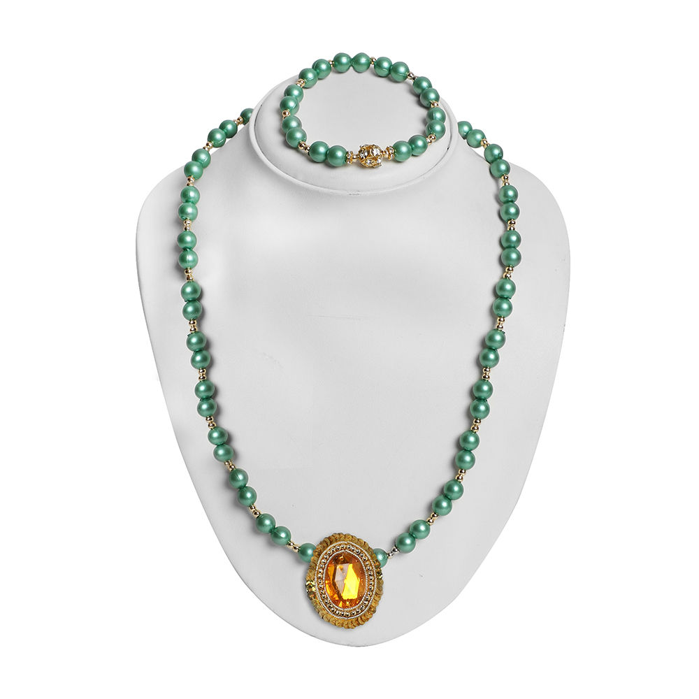 

dress your little girl in this lovely accessory and make
