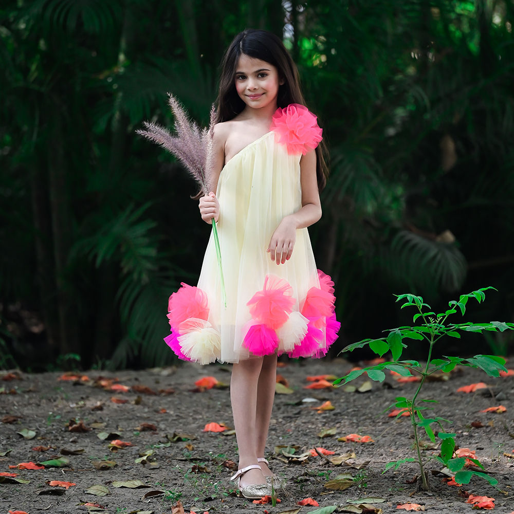 

features material 95 cotton and 5 polyester the actual product