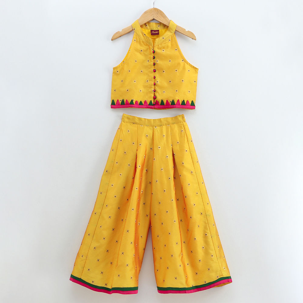 

features material 100 polyester the actual product may differ slightly